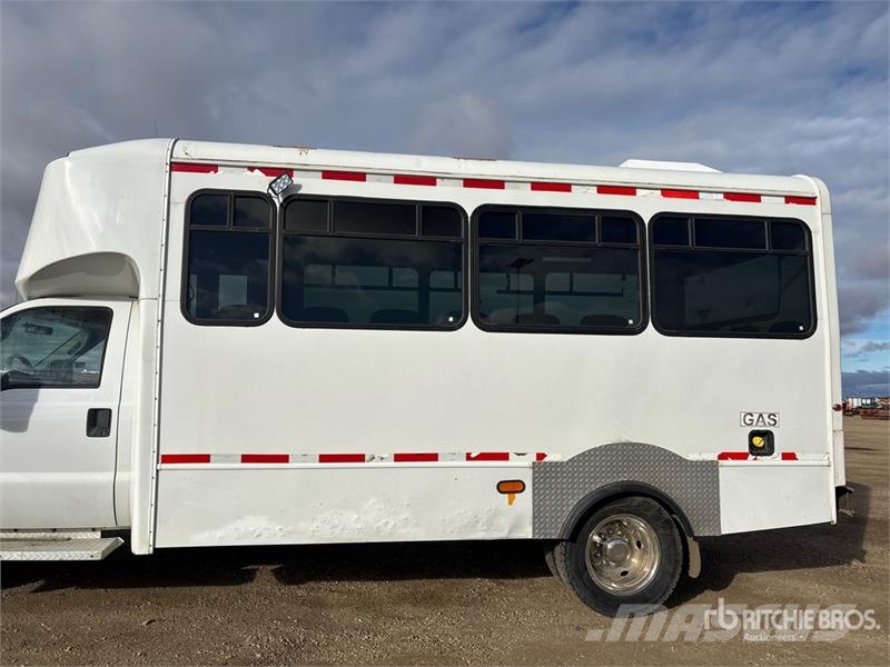 Ford F-550 4x4 15-Seat Mini Bus Minibusser