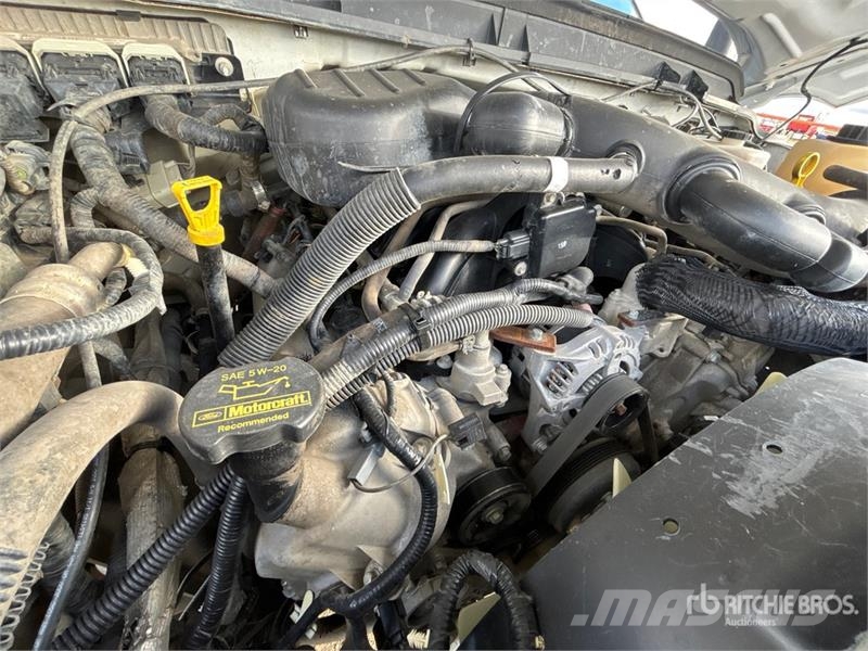 Ford F-550 4x4 15-Seat Mini Bus Minibusser