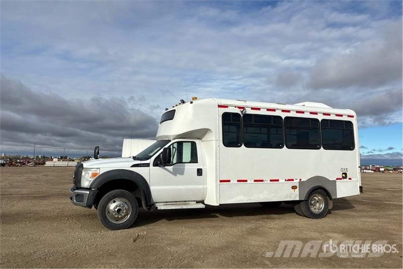 Ford F-550 4x4 15-Seat Mini Bus Minibusser