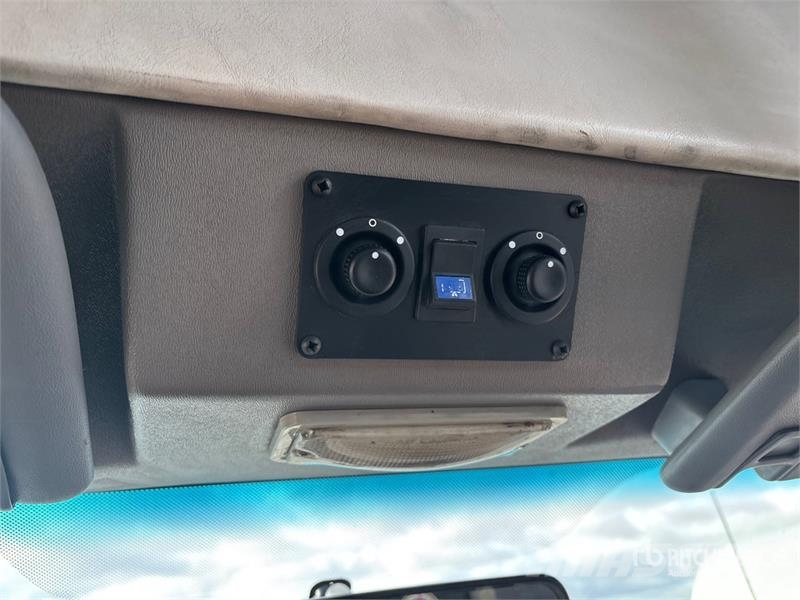 Ford F-550 4x4 15-Seat Mini Bus Minibusser
