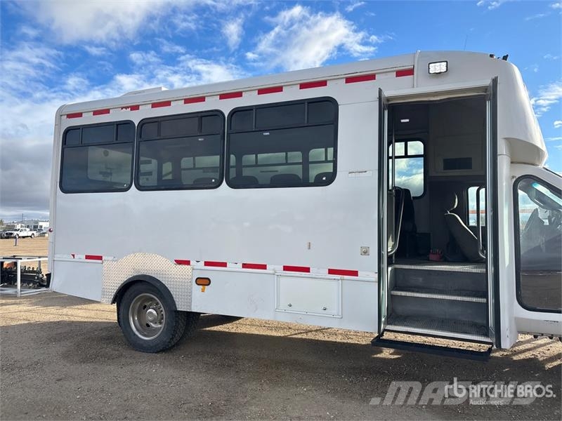 Ford F-550 4x4 15-Seat Mini Bus Minibusser