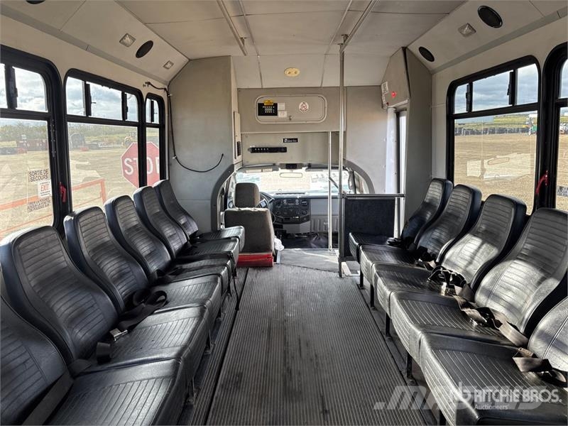 Ford F-550 4x4 15-Seat Mini Bus Minibusser