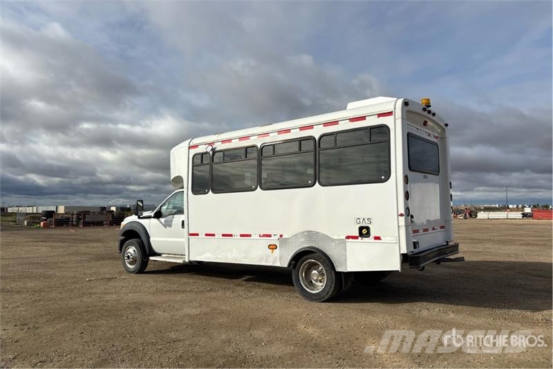 Ford F-550 4x4 15-Seat Mini Bus Minibusser