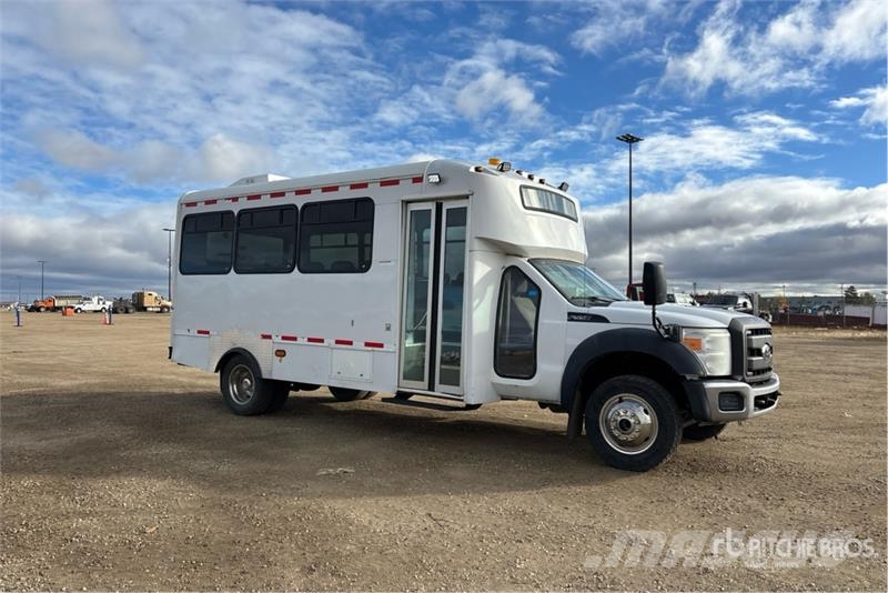 Ford F-550 4x4 15-Seat Mini Bus Minibusser