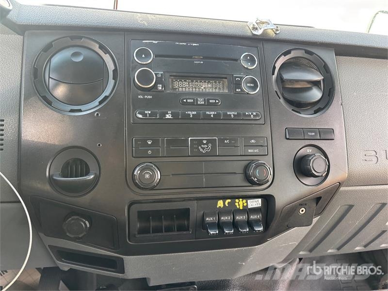 Ford F-550 4x4 15-Seat Mini Bus Minibusser