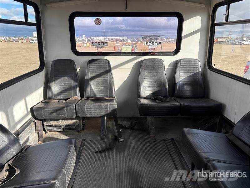 Ford F-550 4x4 15-Seat Mini Bus Minibusser