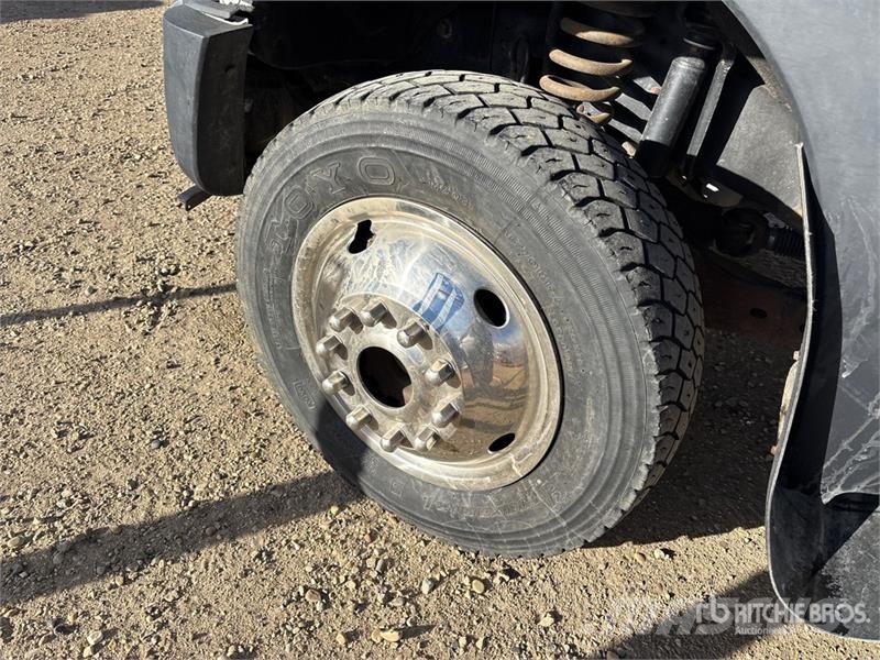 Ford F-550 4x4 15-Seat Mini Bus Minibusser