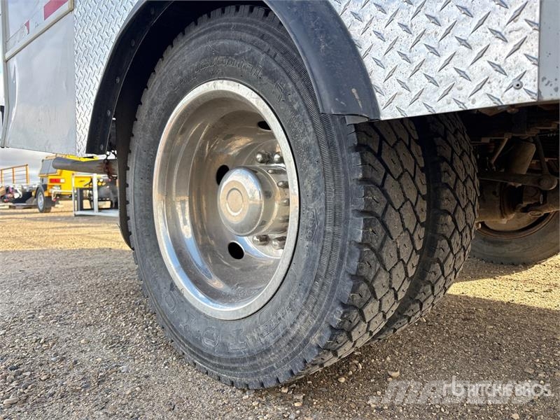 Ford F-550 4x4 15-Seat Mini Bus Minibusser
