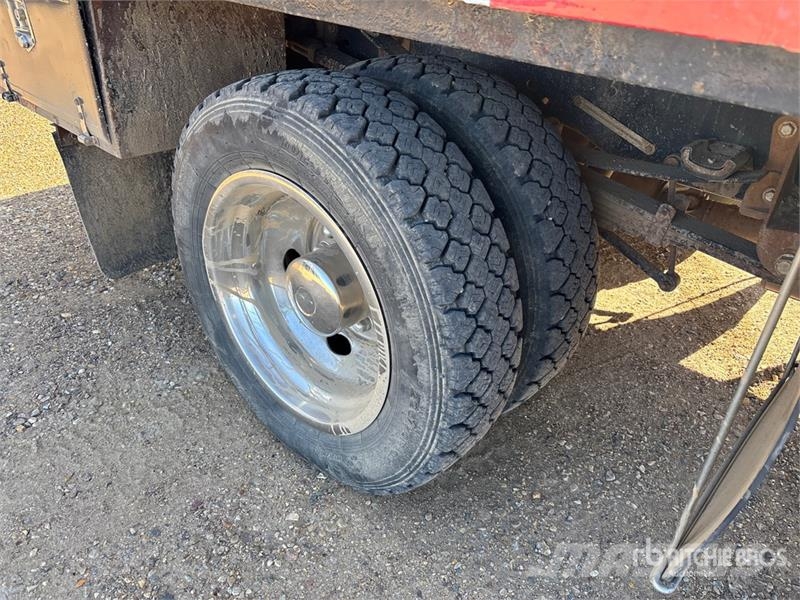Ford F-550 4x4 Crew Cab W/ Twister T185 185 cfm Screw A 시립/다목적 차량
