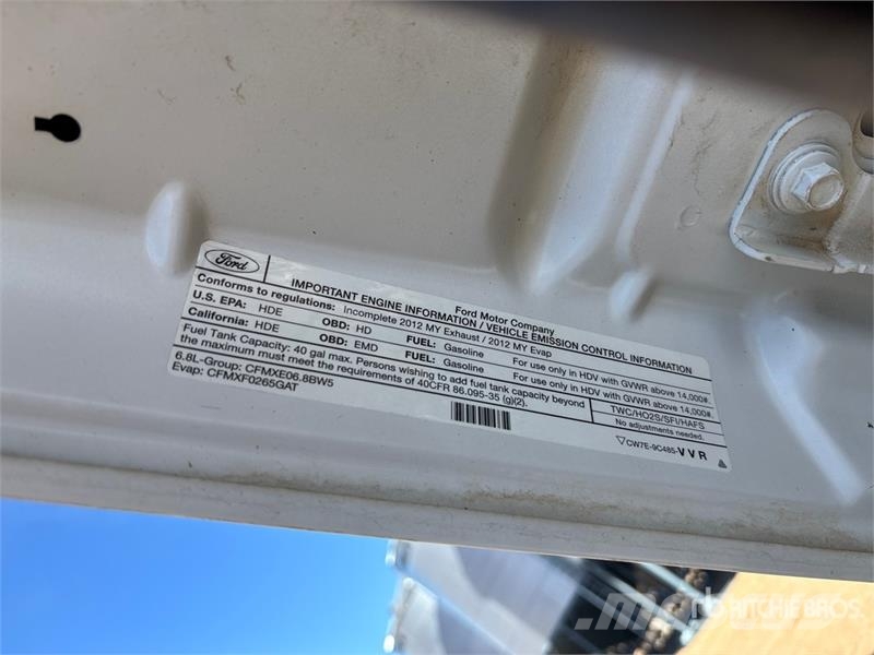 Ford F-550 4x4 Crew Cab W/ Twister T185 185 cfm Screw A 시립/다목적 차량