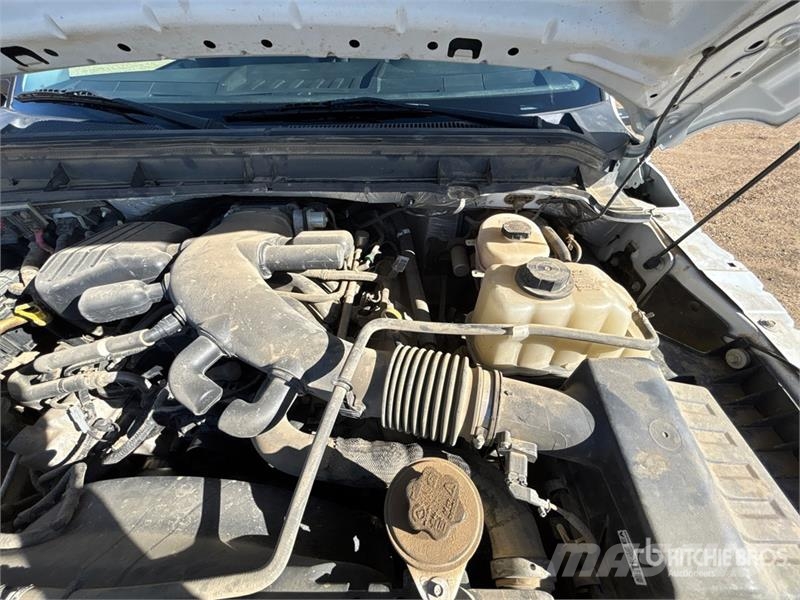 Ford F-550 4x4 Crew Cab W/ Twister T185 185 cfm Screw A 시립/다목적 차량