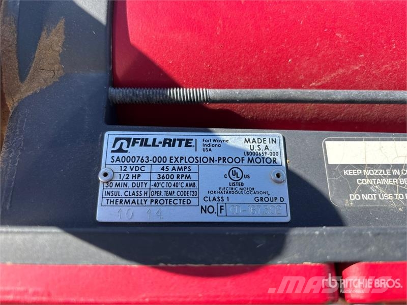 Ford F-550 4x4 Crew Cab W/ Twister T185 185 cfm Screw A 시립/다목적 차량