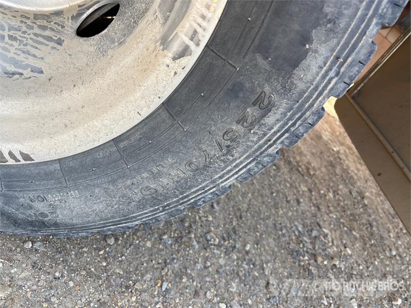 Ford F-550 4x4 Crew Cab W/ Twister T185 185 cfm Screw A 시립/다목적 차량
