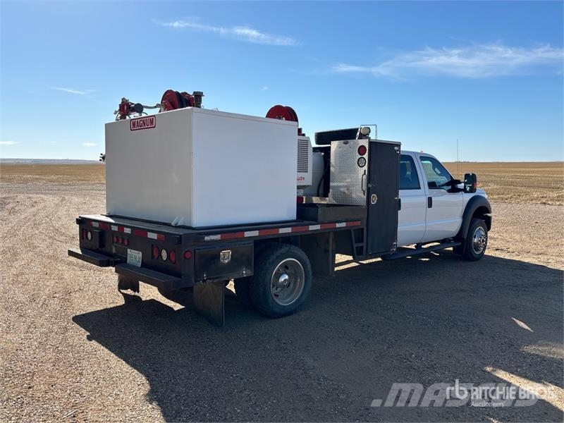 Ford F-550 4x4 Crew Cab W/ Twister T185 185 cfm Screw A 시립/다목적 차량