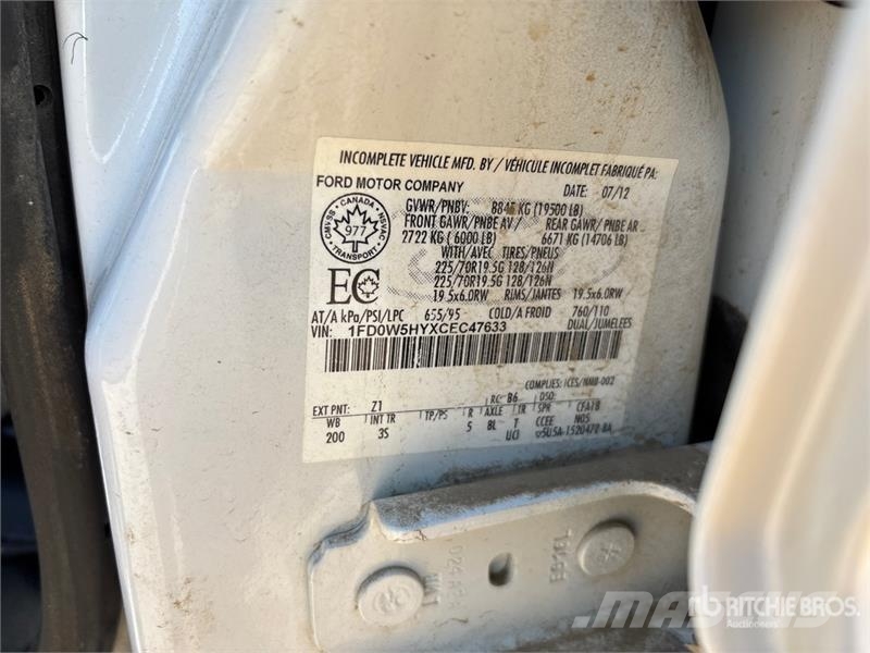 Ford F-550 4x4 Crew Cab W/ Twister T185 185 cfm Screw A 시립/다목적 차량