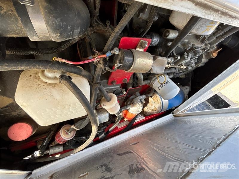 Ford F-550 4x4 Crew Cab W/ Twister T185 185 cfm Screw A 시립/다목적 차량