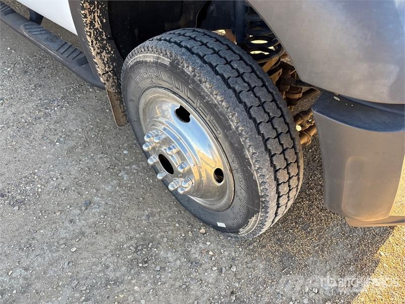 Ford F-550 4x4 Crew Cab W/ Twister T185 185 cfm Screw A 시립/다목적 차량