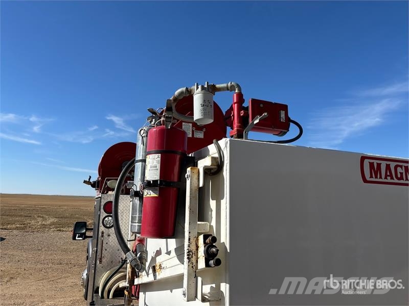 Ford F-550 4x4 Crew Cab W/ Twister T185 185 cfm Screw A 시립/다목적 차량
