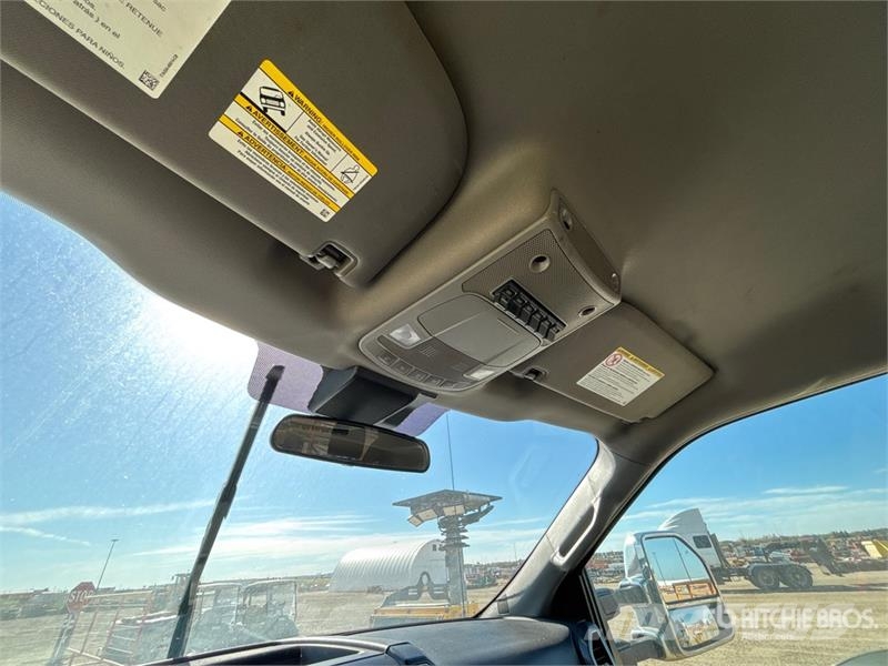 Ford F-550 4x4 Extended Cab Cab and Chassis Cabine en interieur