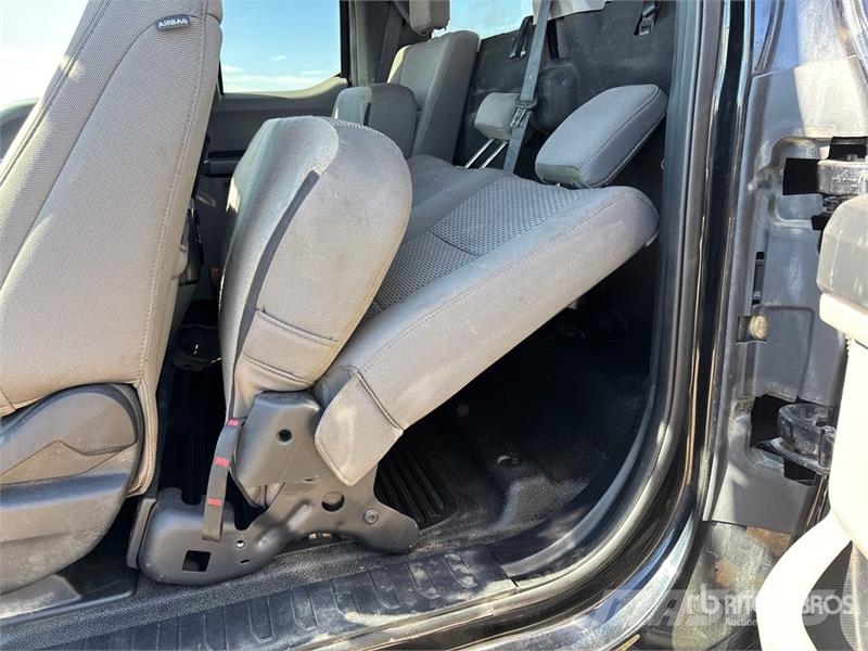 Ford F-550 4x4 Extended Cab Cab and Chassis Cabine en interieur