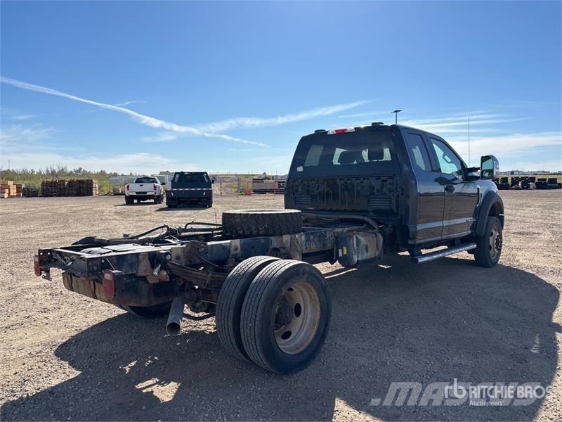 Ford F-550 4x4 Extended Cab Cab and Chassis Cabine en interieur