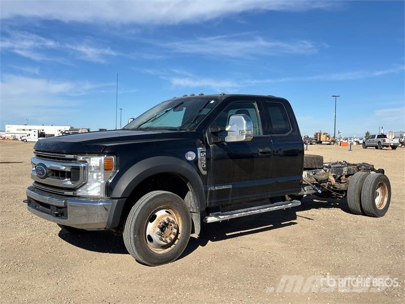 Ford F-550 4x4 Extended Cab Cab and Chassis Cabine en interieur