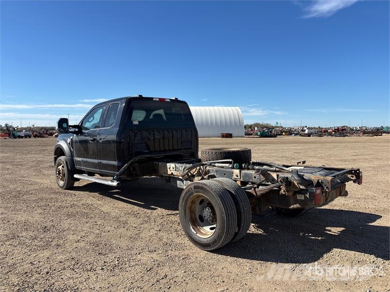Ford F-550 4x4 Extended Cab Cab and Chassis Cabine en interieur