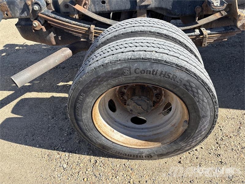 Ford F-550 4x4 Extended Cab Cab and Chassis Cabine en interieur