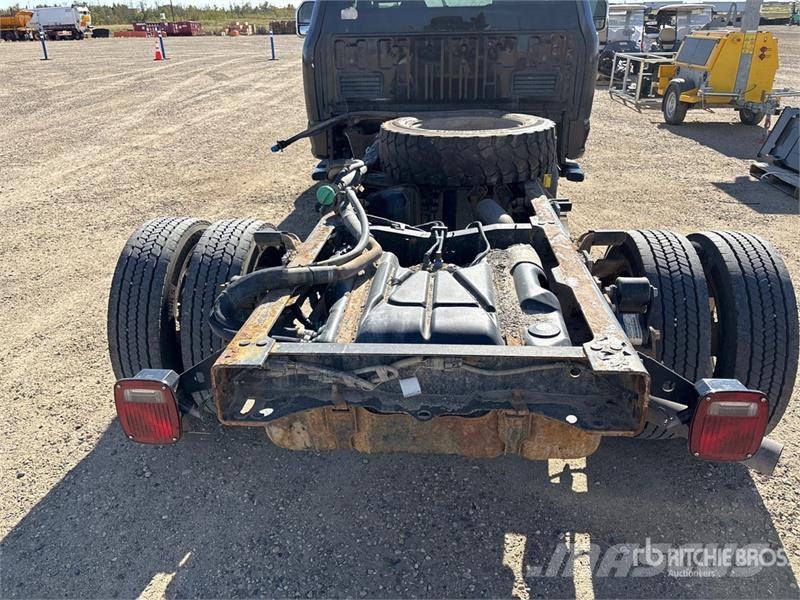 Ford F-550 4x4 Extended Cab Cab and Chassis Cabine en interieur