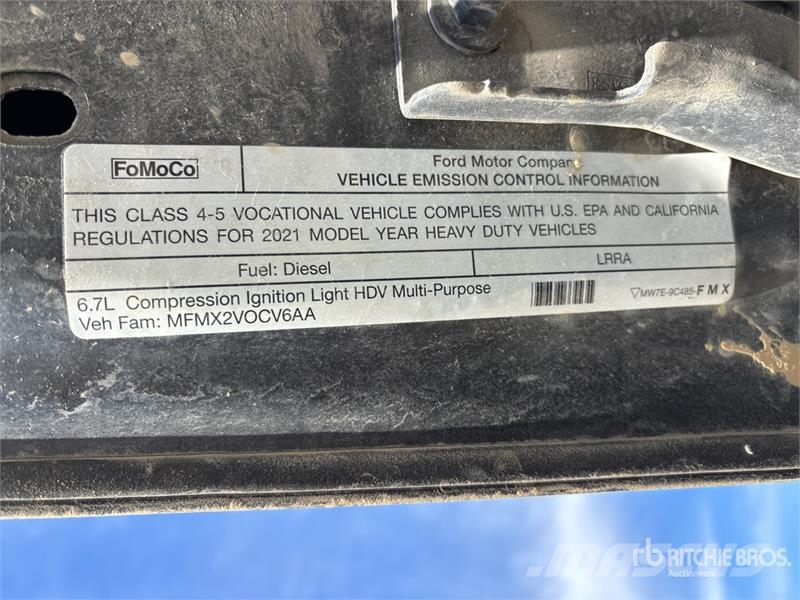Ford F-550 4x4 Extended Cab Cab and Chassis Cabine en interieur