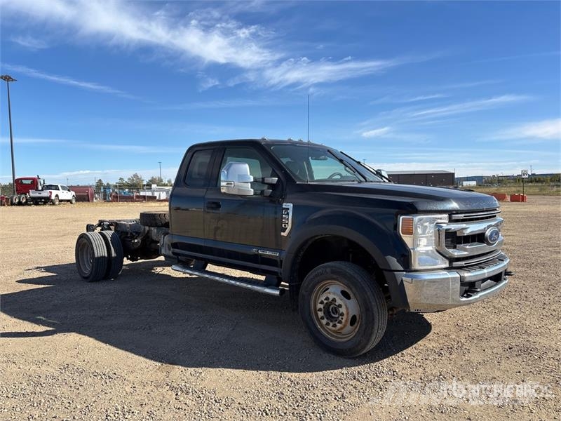 Ford F-550 4x4 Extended Cab Cab and Chassis Cabine en interieur