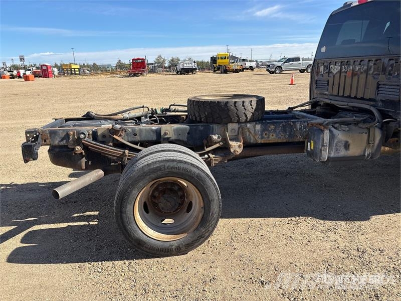 Ford F-550 4x4 Extended Cab Cab and Chassis Cabine en interieur