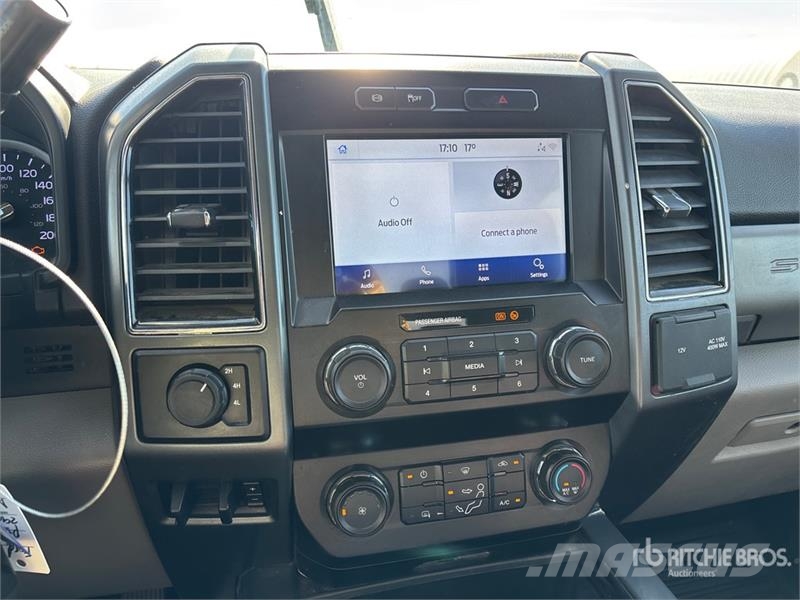 Ford F-550 4x4 Extended Cab Cab and Chassis Cabine en interieur