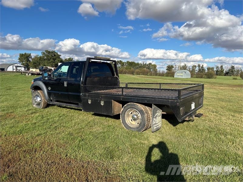 Ford F-550 4x4 Flatbed Truck Flakbilar