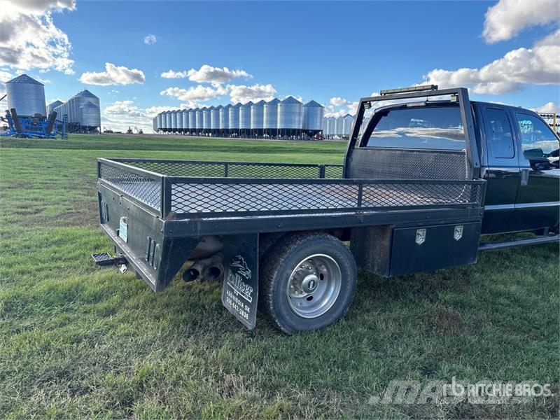 Ford F-550 4x4 Flatbed Truck Flakbilar