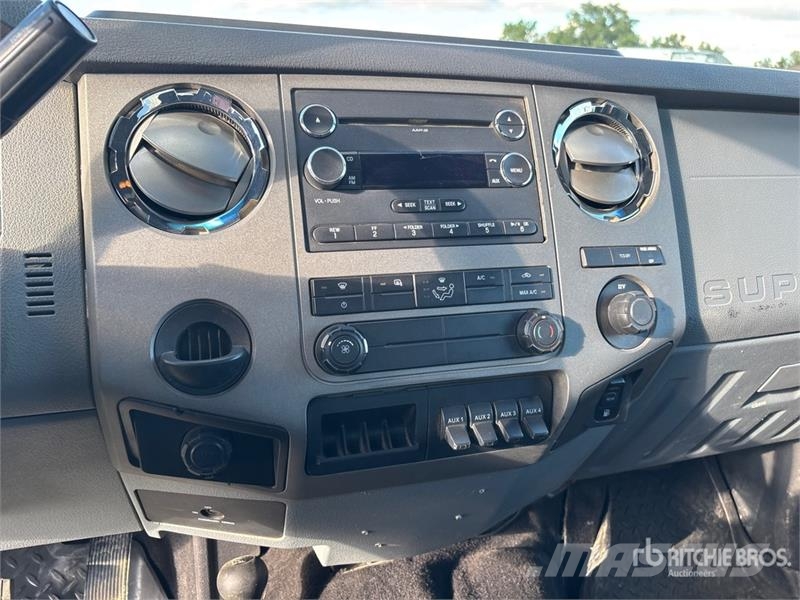 Ford F-550 4x4 Flatbed Truck Flakbilar