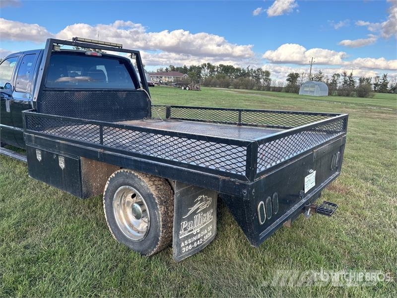 Ford F-550 4x4 Flatbed Truck Flakbilar
