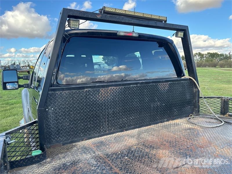 Ford F-550 4x4 Flatbed Truck Flakbilar