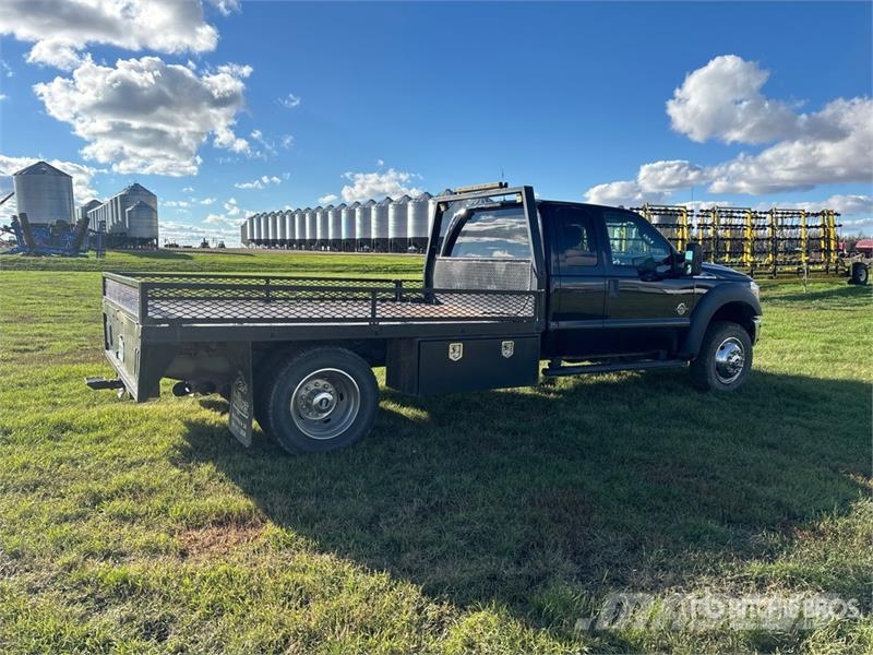 Ford F-550 4x4 Flatbed Truck Flakbilar