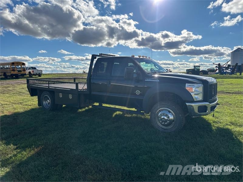 Ford F-550 4x4 Flatbed Truck Flakbilar