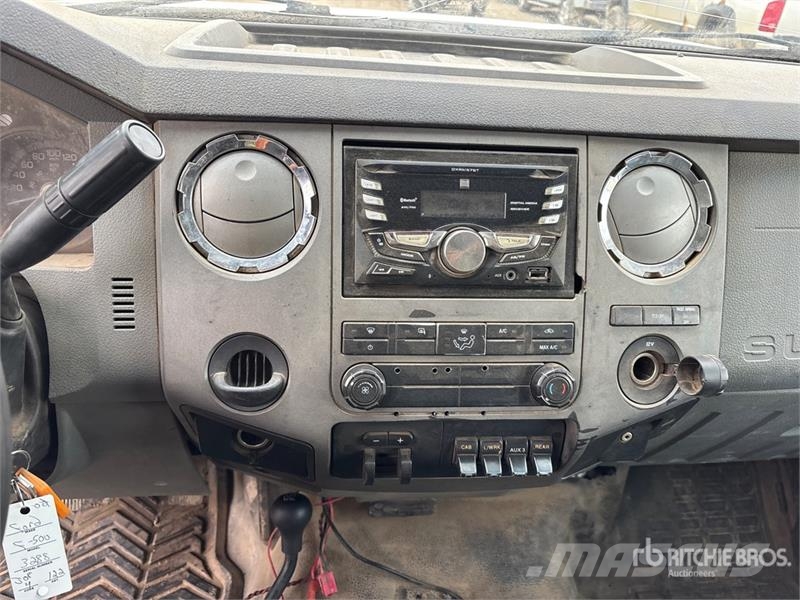 Ford F-550 4x4 Service Truck Közúti karbantartó haszongépek