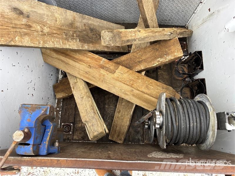 Ford F-550 4x4 Service Truck Közúti karbantartó haszongépek