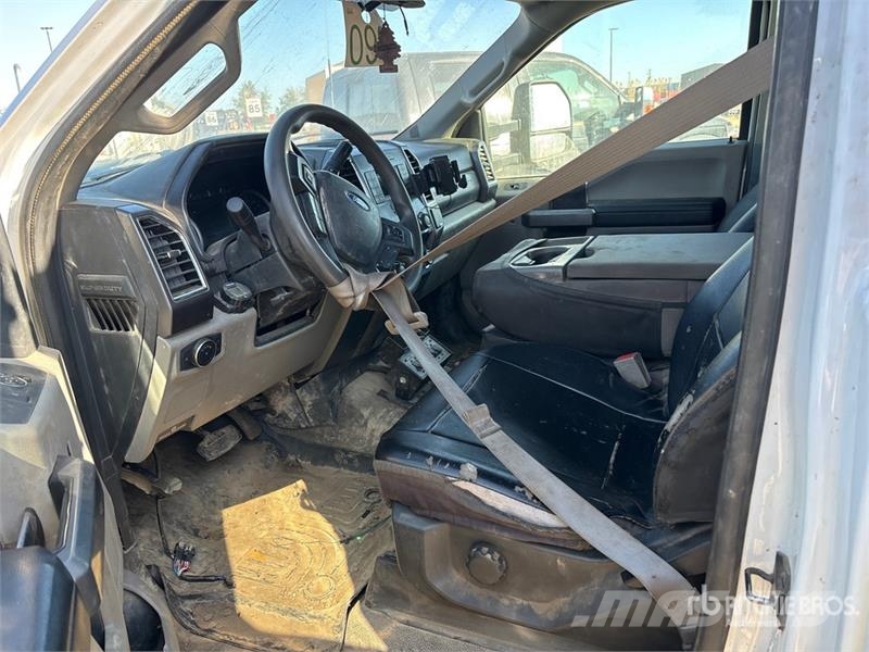 Ford F-550 4x4 Service Truck (Inoperable) Kommunalt / generelt kjøretøy