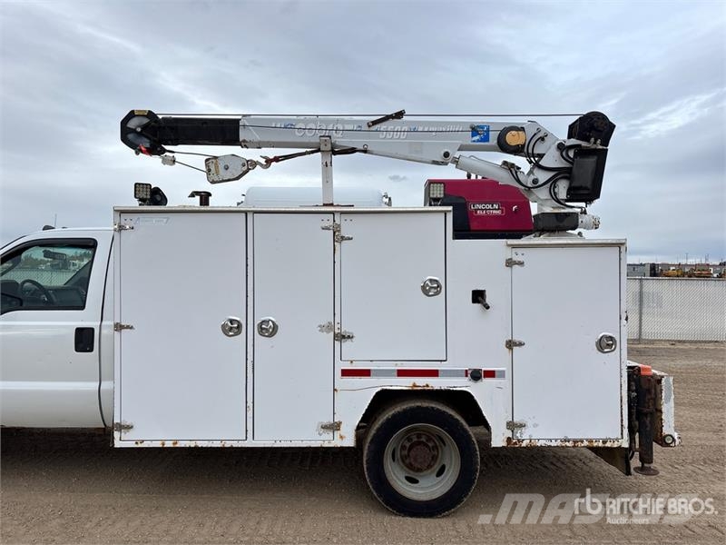 Ford F-550 4x4 Service Truck Közúti karbantartó haszongépek