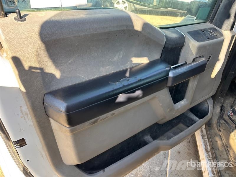 Ford F-550 4x4 Service Truck (Inoperable) Kommunalt / generelt kjøretøy