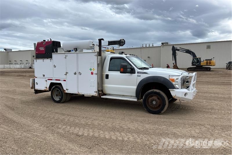 Ford F-550 4x4 Service Truck Közúti karbantartó haszongépek