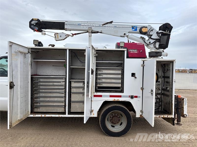 Ford F-550 4x4 Service Truck Közúti karbantartó haszongépek