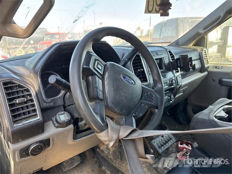 Ford F-550 4x4 Service Truck (Inoperable) Kommunalt / generelt kjøretøy