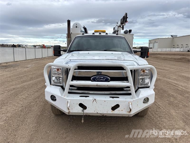Ford F-550 4x4 Service Truck Közúti karbantartó haszongépek
