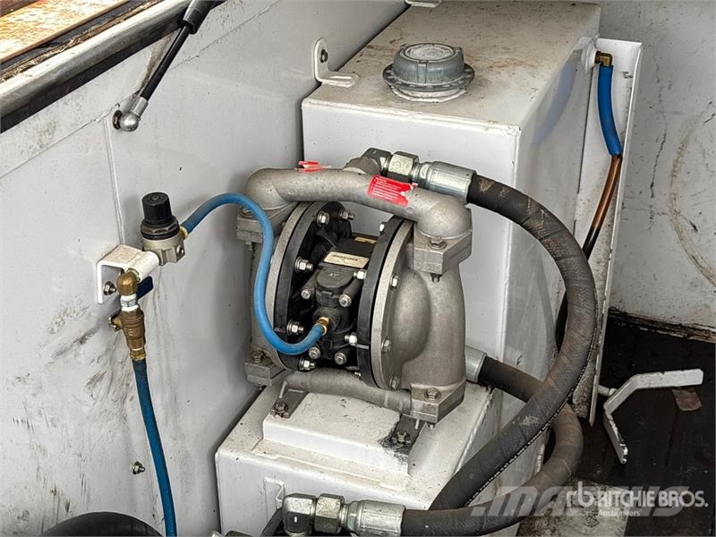 Ford F-550 4x4 Service Truck Közúti karbantartó haszongépek